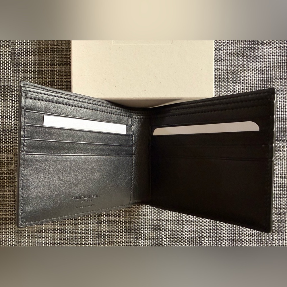 Saint Laurent Glossy Black Patent Logo Bifold Wallet - Picture 4 of 11